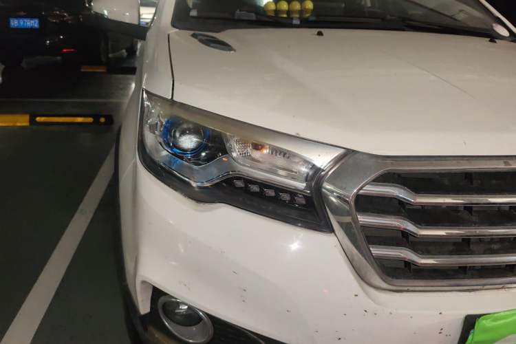 Used Haval H1 2016 Blue Label 1.5L AMT Luxury Model Right Front Headlight