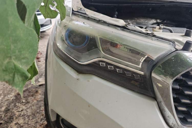 Used Haval H1 2016 Revised Version Blue Badge 1.5L AMT Luxury Edition Right Front Headlight