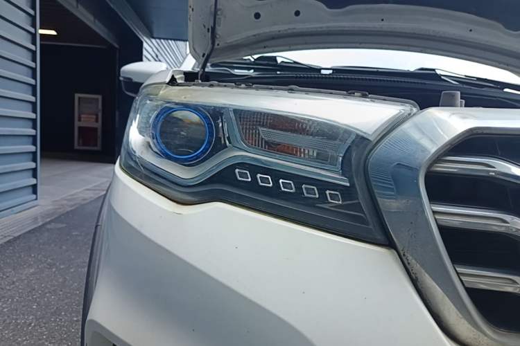 Used Haval H1 2016 Blue Label 1.5L AMT Luxury Model Right Front Headlight