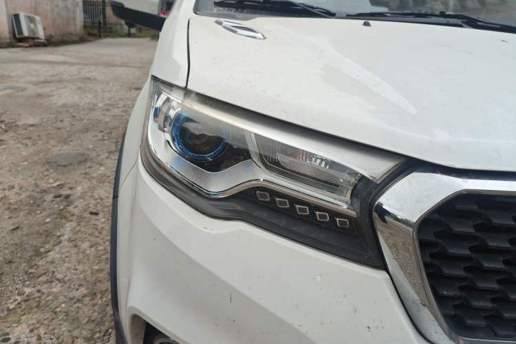 Used Haval H1 2016 Revised Version Blue Badge 1.5L AMT Luxury Edition Right Front Headlight