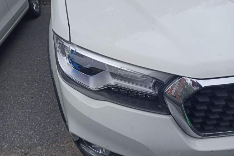 Used Haval H1 2016 Revised Version Blue Badge 1.5L AMT Comfort Edition Right Front Headlight