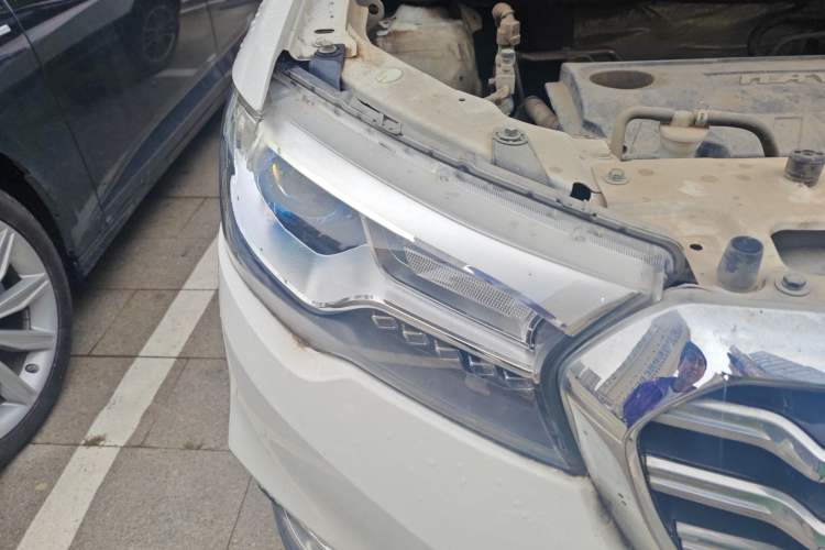 Used Haval H1 2016 Blue Label 1.5L AMT Luxury Model Right Front Headlight