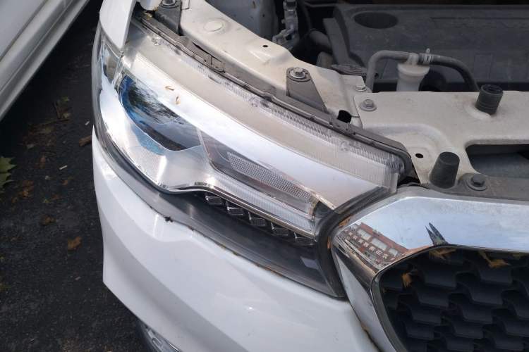 Used Haval H1 2016 Revised Version Blue Badge 1.5L AMT Comfort Edition Right Front Headlight