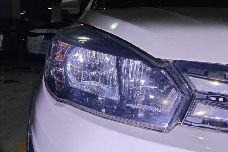 Used Haval H1 2016 Red Label 1.5L AMT Comfort Model Right Front Headlight