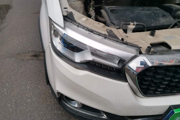 Used Haval H1 2016 Revised Version Blue Badge 1.5L AMT Luxury Edition Right Front Headlight
