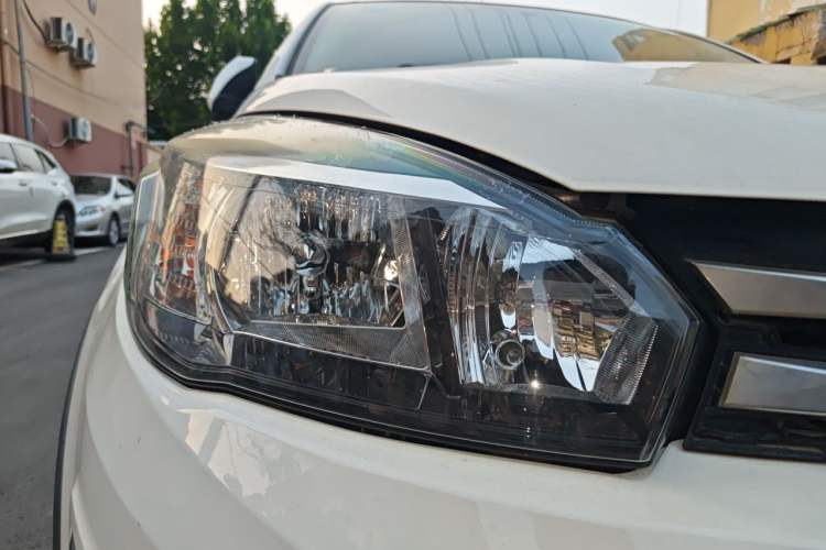 Used Haval H1 2016 Red Label 1.5L AMT Comfort Model Right Front Headlight