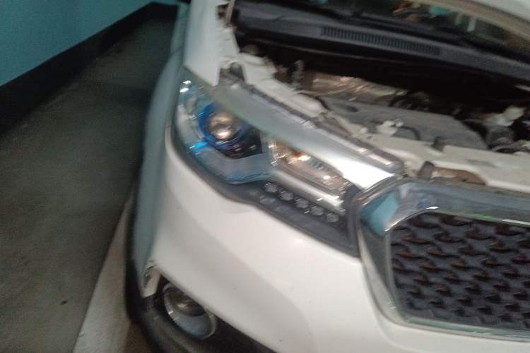 Used Haval H1 2016 Revised Version Blue Badge 1.5L AMT Luxury Edition Right Front Headlight