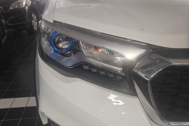 Used Haval H1 2016 Revised Version Blue Badge 1.5L AMT Luxury Edition Right Front Headlight