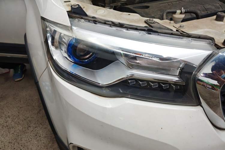 Used Haval H1 2016 Revised Version Blue Badge 1.5L AMT Luxury Edition Right Front Headlight