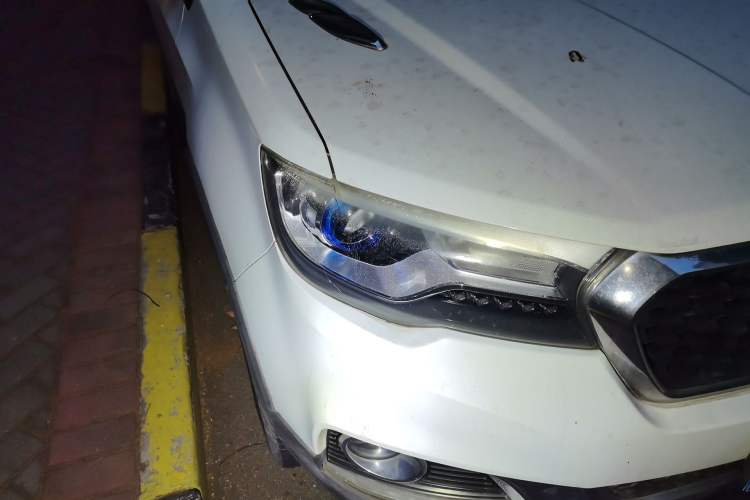 Used Haval H1 2016 Revised Version Blue Badge 1.5L AMT Luxury Edition Right Front Headlight