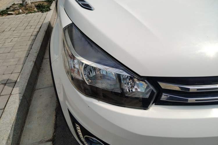 Used Haval H1 2016 Red Label 1.5L AMT Comfort Model Right Front Headlight
