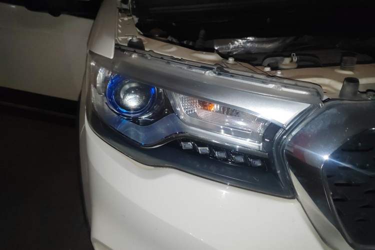 Used Haval H1 2016 Revised Version Blue Badge 1.5L AMT Luxury Edition Right Front Headlight