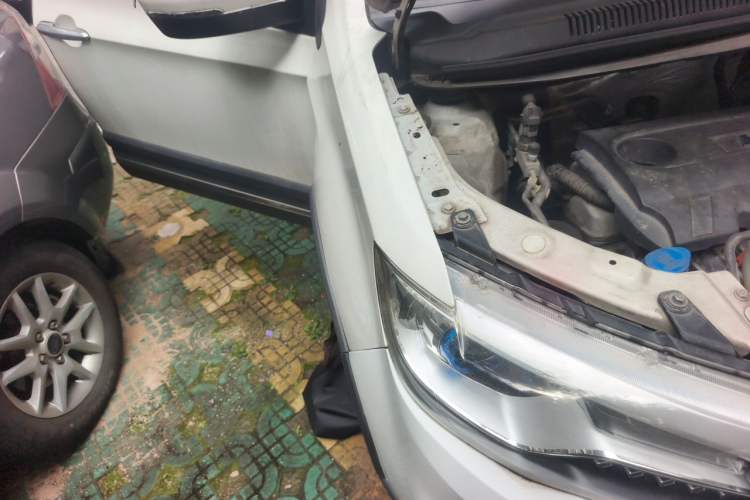 Used Haval H1 2016 Blue Label 1.5L AMT Luxury Model Right Front Headlight