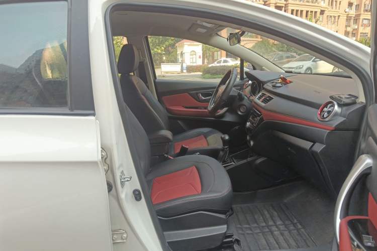 Used Haval H1 2016 Revised Version Blue Badge 1.5L AMT Standard Edition Right Front Seat