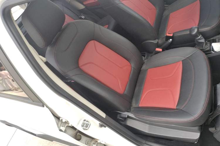 Used Haval H1 2016 Revised Version Blue Badge 1.5L AMT Luxury Edition Right Front Seat