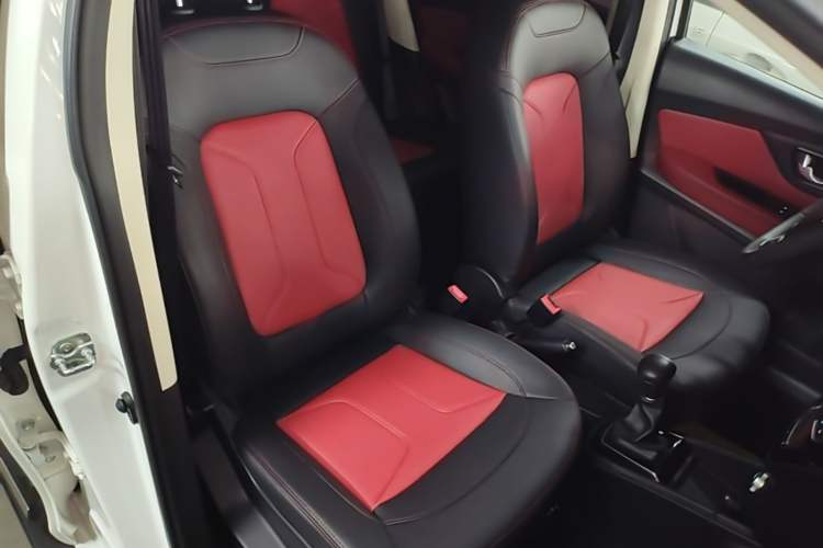 Used Haval H1 2016 Revised Version Blue Badge 1.5L AMT Luxury Edition Right Front Seat