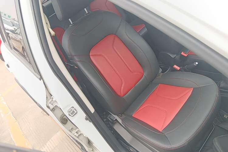 Used Haval H1 2016 Revised Version Blue Badge 1.5L AMT Luxury Edition Right Front Seat