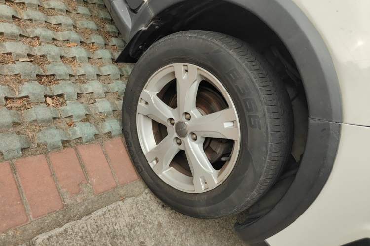 Used Haval H1 2016 Red-Label 1.5L AMT Luxury Model Right Front Wheel Hub