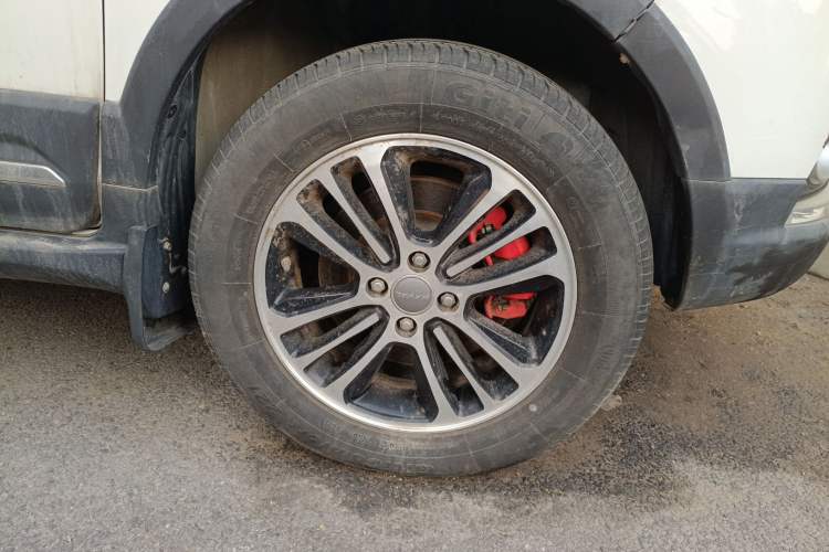 Used Haval H1 2016 Revised Version Blue Badge 1.5L AMT Luxury Edition Right Front Wheel Hub