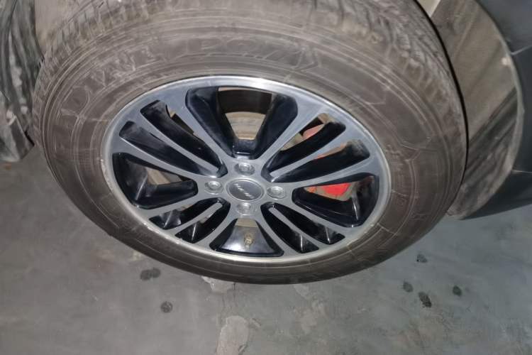 Used Haval H1 2016 Revised Version Blue Badge 1.5L AMT Luxury Edition Right Front Wheel Hub