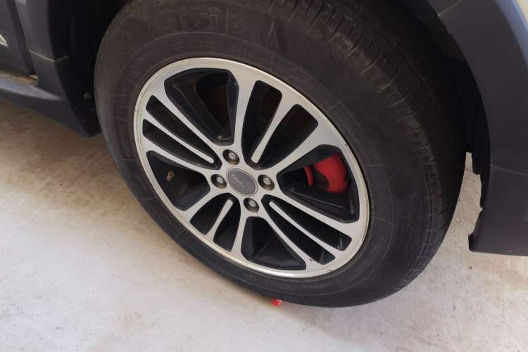 Used Haval H1 2016 Revised Version Blue Badge 1.5L Manual Luxury Edition Right Front Wheel Hub