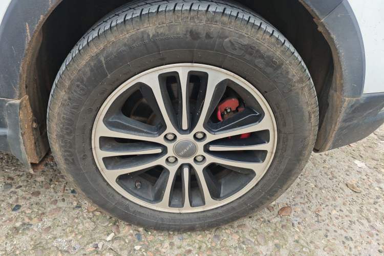 Used Haval H1 2016 Revised Version Blue Badge 1.5L AMT Luxury Edition Right Front Wheel Hub