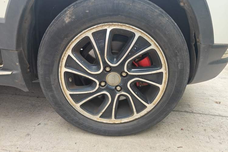 Used Haval H1 2016 Revised Version Blue Badge 1.5L AMT Luxury Edition Right Front Wheel Hub