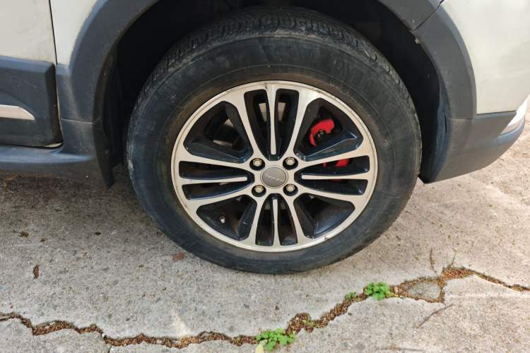 Used Haval H1 2016 Revised Version Blue Badge 1.5L AMT Comfort Edition Right Front Wheel Hub