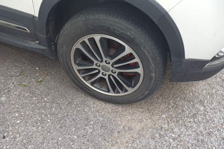 Used Haval H1 2016 Revised Version Blue Badge 1.5L AMT Comfort Edition Right Front Wheel Hub