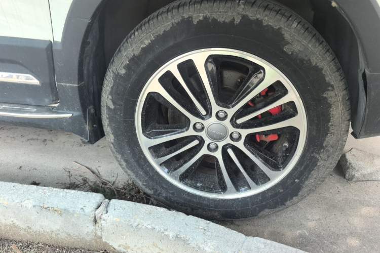 Used Haval H1 2016 Revised Version Blue Badge 1.5L Manual Comfort Edition Right Front Wheel Hub