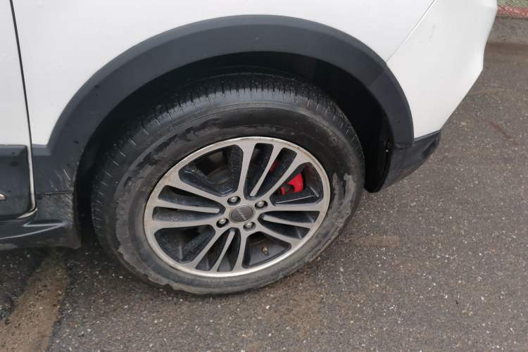 Used Haval H1 2016 Revised Version Blue Badge 1.5L AMT Luxury Edition Right Front Wheel Hub