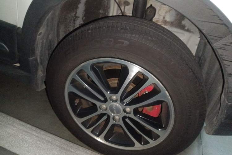 Used Haval H1 2016 Revised Version Blue Badge 1.5L AMT Luxury Edition Right Front Wheel Hub