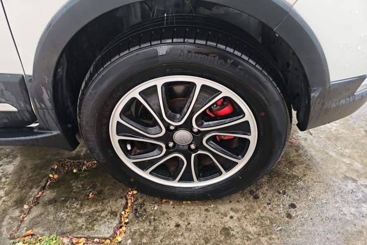Used Haval H1 2016 Revised Version Blue Badge 1.5L AMT Luxury Edition Right Front Wheel Hub
