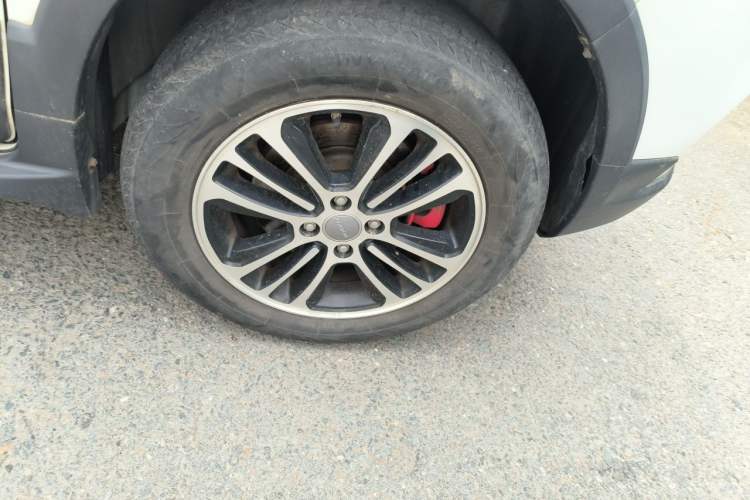 Used Haval H1 2016 Revised Version Blue Badge 1.5L AMT Comfort Edition Right Front Wheel Hub