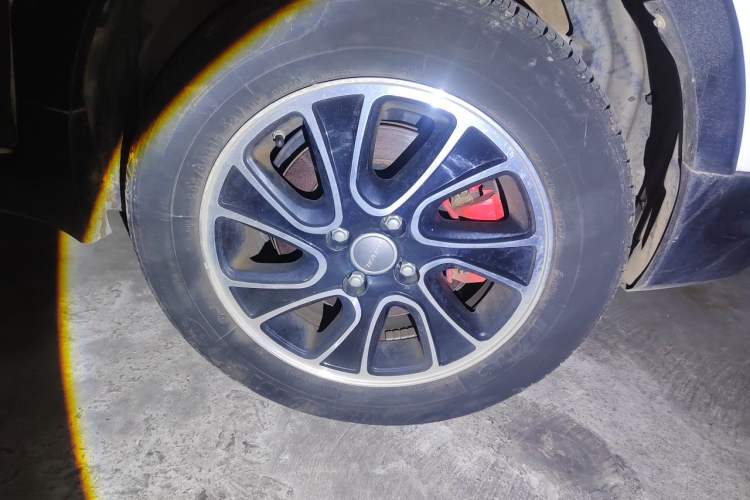 Used Haval H1 2016 Revised Version Blue Badge 1.5L AMT Luxury Edition Right Front Wheel Hub