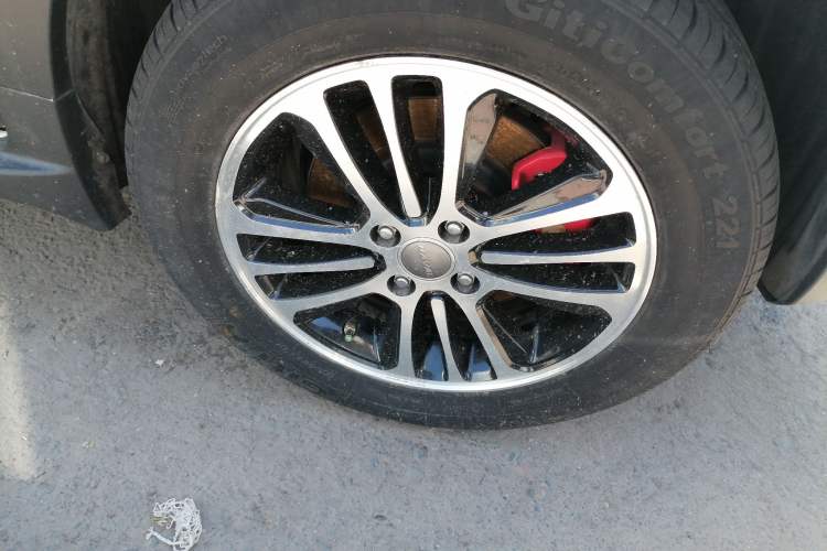 Used Haval H1 2016 Revised Version Blue Badge 1.5L AMT Comfort Edition Right Front Wheel Hub