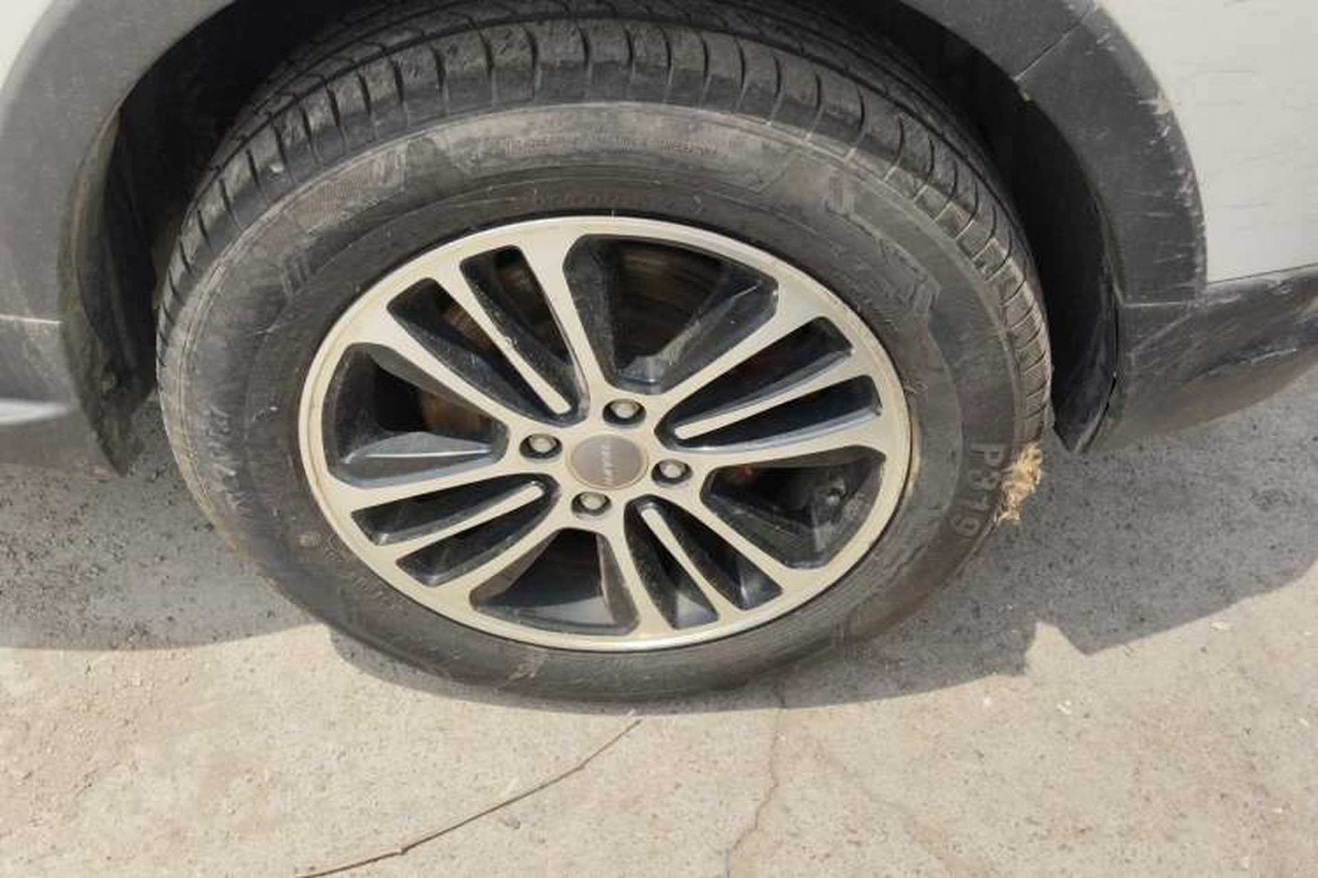 Used Haval H1 2016 Revised Version Blue Badge 1.5L AMT Luxury Edition Right Front Wheel Hub