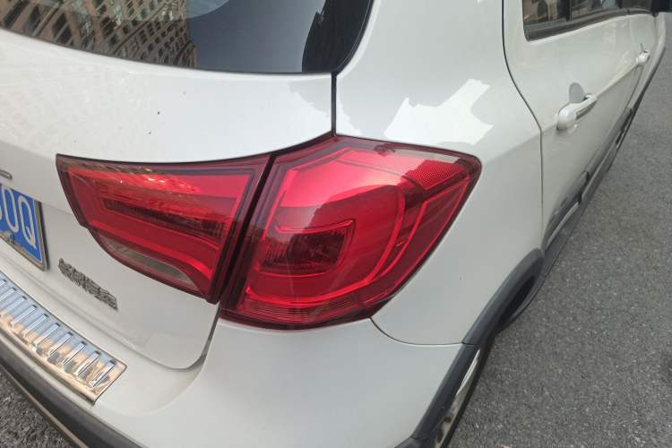 Used Haval H1 2016 Revised Version Blue Badge 1.5L AMT Standard Edition Right Rear Taillight