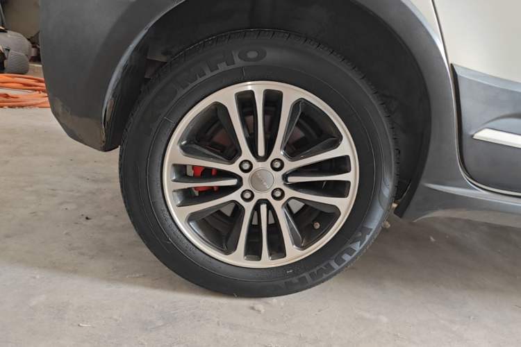 Used Haval H1 2016 Revised Version Blue Badge 1.5L AMT Comfort Edition Right Rear Wheel Hub