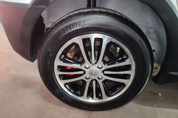 Used Haval H1 2016 Revised Version Blue Badge 1.5L AMT Luxury Edition Right Rear Wheel Hub