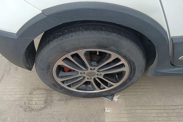 Used Haval H1 2016 Revised Version Blue Badge 1.5L AMT Luxury Edition Right Rear Wheel Hub