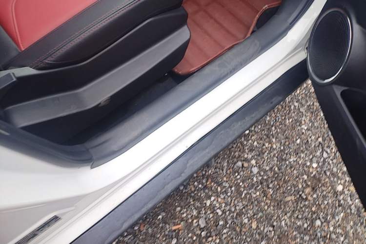 Used Haval H1 2016 Revised Version Blue Badge 1.5L Manual Standard Edition Right Side Sill