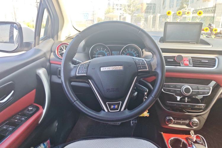 Used Haval H1 2016 Revised Version Blue Badge 1.5L AMT Luxury Edition Steering Wheel