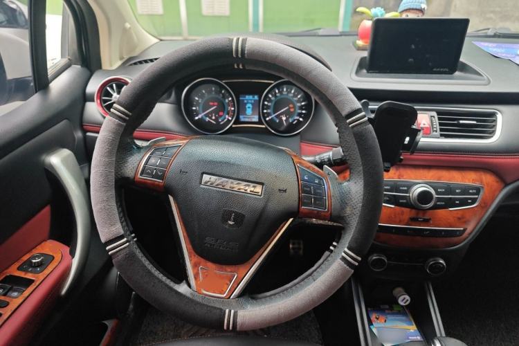 Used Haval H1 2016 Revised Version Blue Badge 1.5L AMT Luxury Edition Steering Wheel
