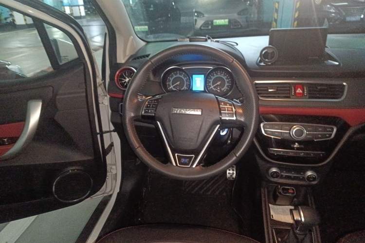 Used Haval H1 2016 Revised Version Blue Badge 1.5L AMT Luxury Edition Steering Wheel