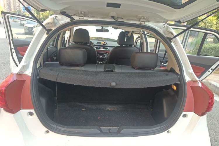 Used Haval H1 2016 Revised Version Blue Badge 1.5L AMT Standard Edition Trunk