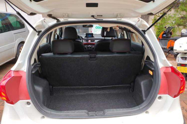 Used Haval H1 2016 Revised Version Blue Badge 1.5L Manual Luxury Edition Trunk