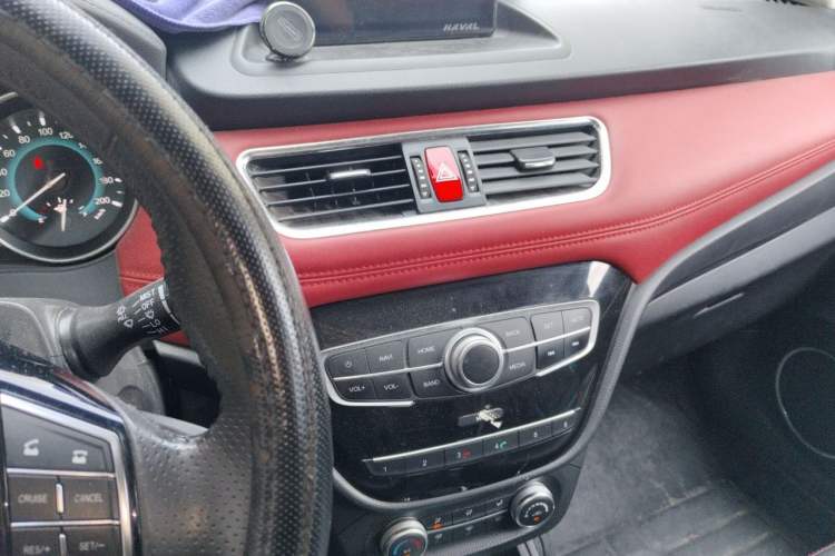 Used Haval H1 2016 Blue Label 1.5L AMT Luxury Model Audio And AC Panel