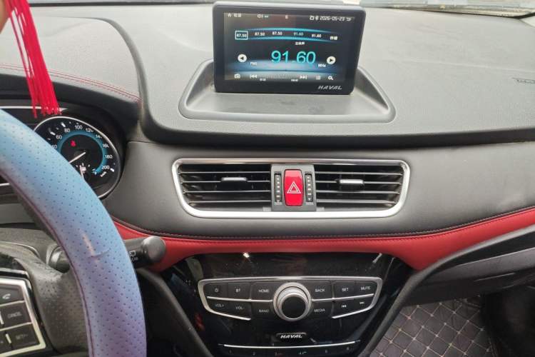 Used Haval H1 2017 Blue-Label 1.5L AMT Luxury Model Audio And AC Panel