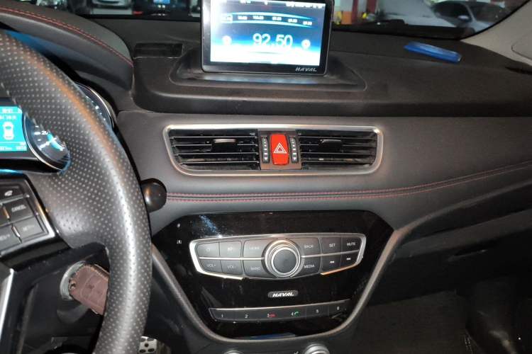 Used Haval H1 2017 Blue-Label 1.5L AMT Luxury Model Audio And AC Panel